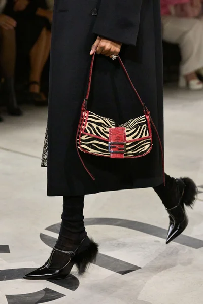 Look 74